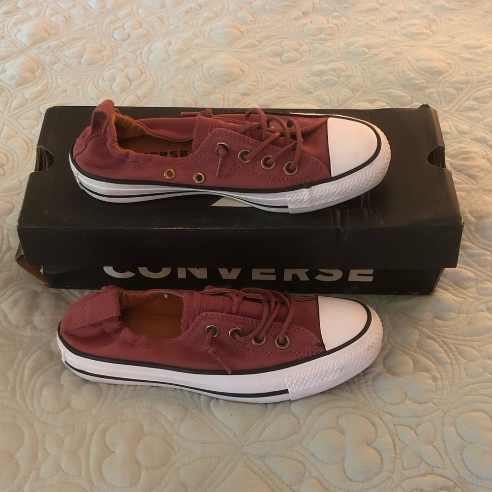 Converse low tops with stretch heel NWT